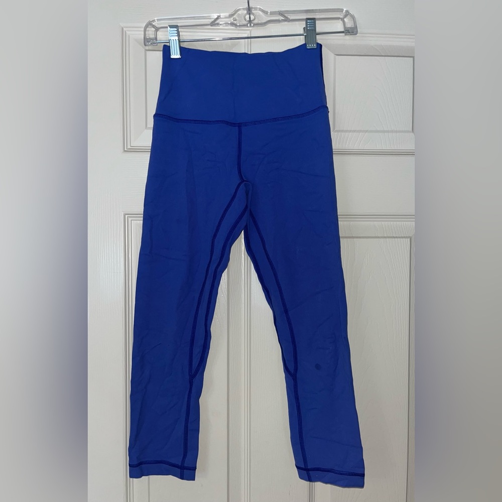 Lulu Lemon dark blue capri leggings